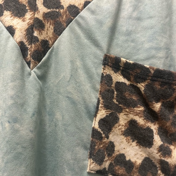 Leopard Accent V-Neck Tie-Dye Top in Green - Picture 2 of 3